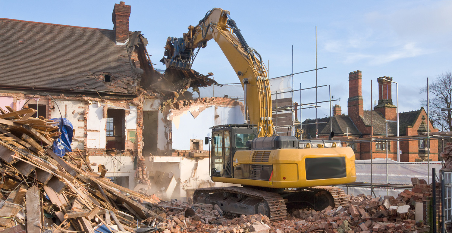 Vi utför säker och kontrollerad rivning inför renovering och ombyggnation. Behöver du hjälp med fogfräsning av tegel eller fasad erbjuder vi även det. Vi ser till att arbetet utförs på rätt sätt och att material tas om hand på ett ansvarsfullt sätt.